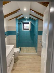 Et badeværelse på Meerblick mit Traumterrasse + 38 billeder