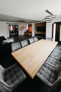 Posezení v ubytování Cazare Băile Figa -The Home DRM