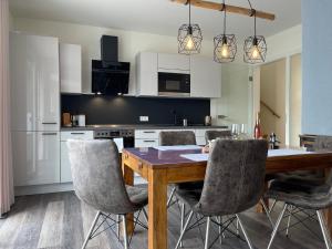 Fotografie z fotogalerie ubytování Schickes Ferienhaus in Heringhausen mit Sauna v destinaci Diemelsee + 12 fotografií
