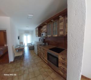 Kuchyň nebo kuchyňský kout v ubytování Apartmani Lana Rab