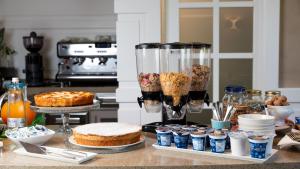 Jídlo v hotelu nebo okolí + 69 fotografií