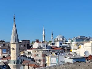 Nespecifikovaný výhled na destinaci Istanbul nebo výhled na město při pohledu z aparthotelu