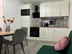 Cucina o angolo cottura di Timco 3-story apartment with lake view and air-conditioner