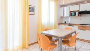 A kitchen or kitchenette at Welcome Residence per famiglie