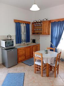 Kuchyň nebo kuchyňský kout v ubytování Petroula Apartments II