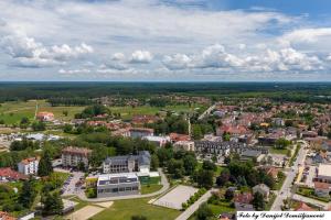 Nespecifikovaný výhled na destinaci Ðurđevac nebo výhled na město při pohledu z apartmánu