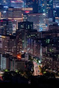 Vista generica su Seul o vista sulla città dall'interno dell'appartamento