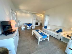 Gallery image of San Teodoro PUNTA EST Vista Mare in Capo Coda Cavallo +19 photos