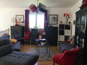 Ein Sitzbereich in der Unterkunft Mille et Une Bulles 51
