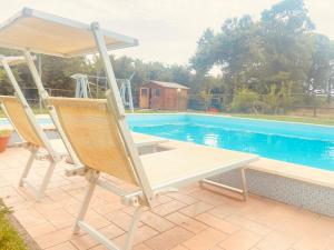 La alberca dentro o cerca de Splendida villa con piscina