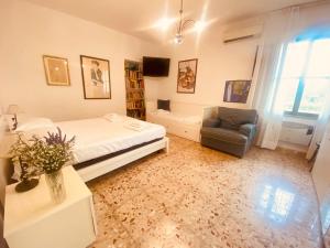 Una cama o camas en una habitación de Splendida villa con piscina