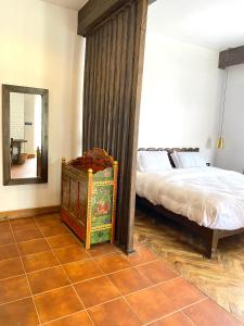 Ein Bett oder Betten in einem Zimmer der Unterkunft Uma Residence and Suites