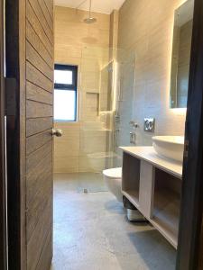 Ein Badezimmer in der Unterkunft Uma Residence and Suites