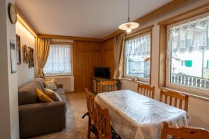 a living room with a couch and a table at Cèsa Castlunger in Canazei
