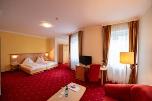 Postel nebo postele na pokoji v ubytování AKTIVHOTEL Weisser Hirsch