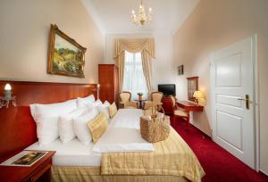 Posteľ alebo postele v izbe v ubytovaní Imperial Spa & Kurhotel