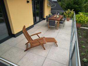 Patio nebo venkovní prostory v ubytování Ferienwohnung, 2 Zimmer, 4 bis 6 Personen, 67 qm, mit großem Balkon, entlang am Fluss, an der Aach, am Bodensee, nah am Naturschutzgebiet