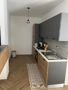 a small kitchen with a sink and a stove at Casa Marisol in San Giovanni Suèrgiu