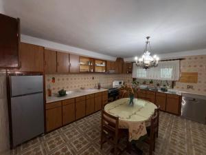Una cocina o cocineta en Casa dos Neto Santiago