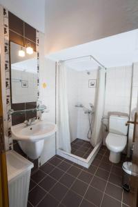 Koupelna v ubytování Thalami Apartment + 18 fotografií