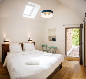 Postel nebo postele na pokoji v ubytování Moulin de Retord, côté étang - Chambres d'hôtes