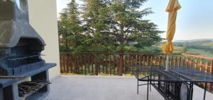 A balcony or terrace at La lepre nella Luna