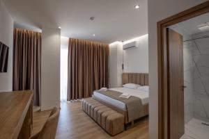 Postel nebo postele na pokoji v ubytování Keos Hotel + 37 fotografií