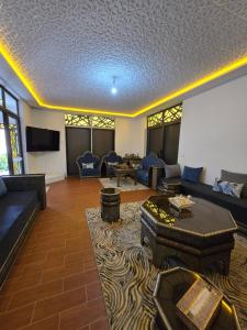 a large living room with couches and a tv at Luxueuse Villa Tedili Mesfioua in Marrakech