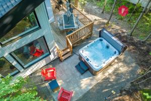 Fotografie z fotogalerie ubytování Le Coureur des bois de Portneuf - Private hot tub Pool Sauna Trails v destinaci Pont-Rouge