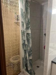 Ένα μπάνιο στο Maisonette 6 pers proche plage