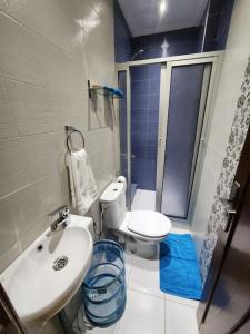 Koupelna v ubytování Spacious Appartment in the heart of Tangier with 2 living rooms, 2 bedrooms KING SIZE beds, 2 baths, 2 patios