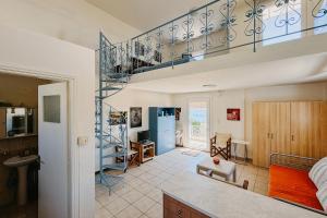 Ein Sitzbereich in der Unterkunft Refresh & Relax Residencies