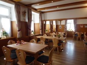 Restaurace v ubytování Gasthaus zum Schwanen