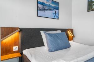 Postel nebo postele na pokoji v ubytování Lyngseidet Gjestegård AS