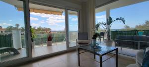 Balkón alebo terasa v ubytovaní Beach view - primera linea lujo