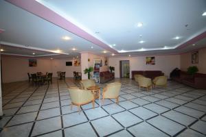Restoran või mõni muu söögikoht majutusasutuses Riyadh Al Deafah Hotel