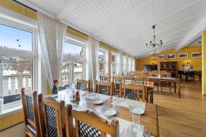 Restaurace v ubytování Lyngseidet Gjestegård AS