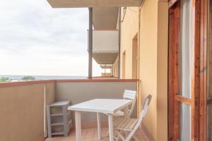 A balcony or terrace at Verde lido adriano vista mare
