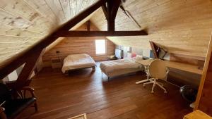 an attic bedroom with a bed and a desk in a room at A6 Familiale Parking Wifi 1 Grd Chambre 3 lits 1 canap 2 à 6 personnes AMELIE in Imphy