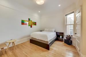Llit o llits en una habitació de 4br2ba Remodeled Home In The Heart Of The Castro!