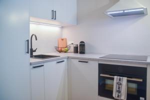 Kuchyň nebo kuchyňský kout v ubytování SWISSME - Neu-Seeblick-Balkon-Parkplatz-Nahe Bergbahn