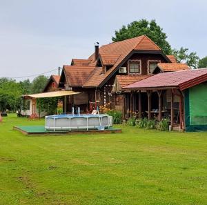 Budova, kde se penzion nachází + 20 fotografií