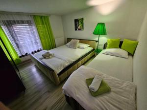 Postelja oz. postelje v sobi nastanitve Apartmani, sobe Žiža