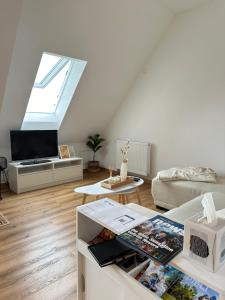 a living room with a skylight and a couch at Ferienwohnung im Grünen Haus in Herbolzheim