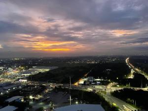 Billede fra billedgalleriet på Analiza Penthouse Azure North i San Fernando