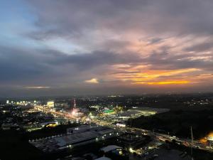 Billede fra billedgalleriet på Analiza Penthouse Azure North i San Fernando