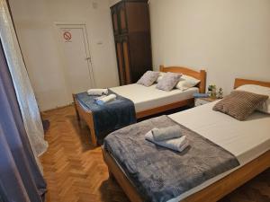 Postel nebo postele na pokoji v ubytování Apartmani, sobe Žiža