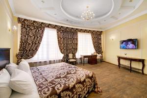 Giường trong phòng chung tại Black Sea Hotel Kyiv