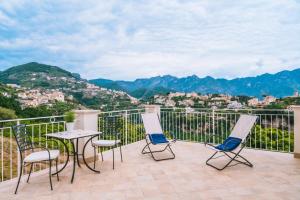 Vue générale sur la montagne ou vue sur la montagne depuis l'hôtel