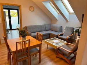 Apartament_Zbąszyń的休息区